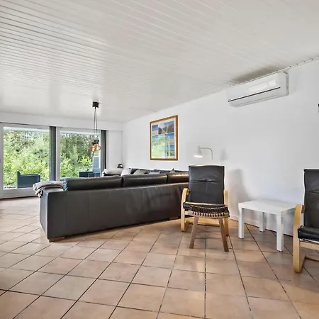 4 Bedroom In בית נופש *
